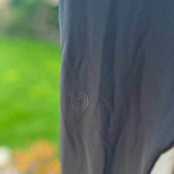 Massov Black Streamlined Leggings with Stretchy Fit Size Small NWOT MID- Waisted - Picture 9 of 9